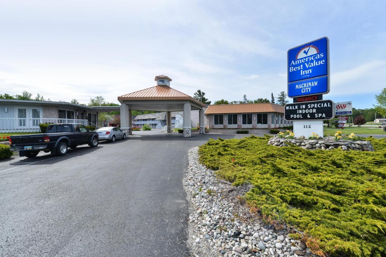 Travelodge By Wyndham Mackinaw City Exterior photo